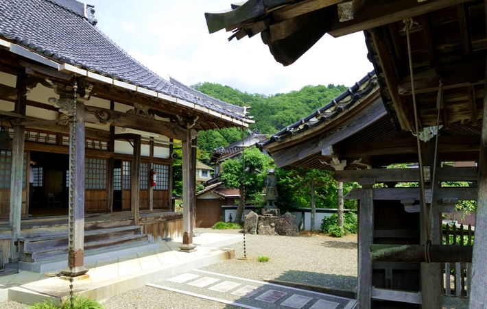 兵庫県豊岡市にある西教寺、本堂は建立してから200年以上が経過する歴史ある建物です。