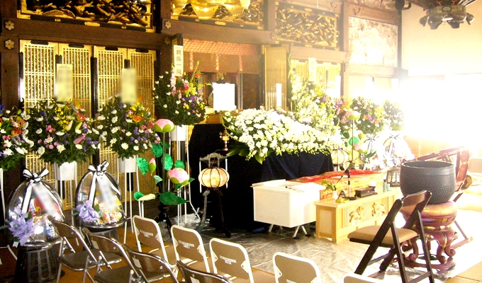 兵庫県豊岡市の本堂葬、本堂で家族葬可能。布施込本堂家族葬12万円より。豊岡市のお安い葬儀。